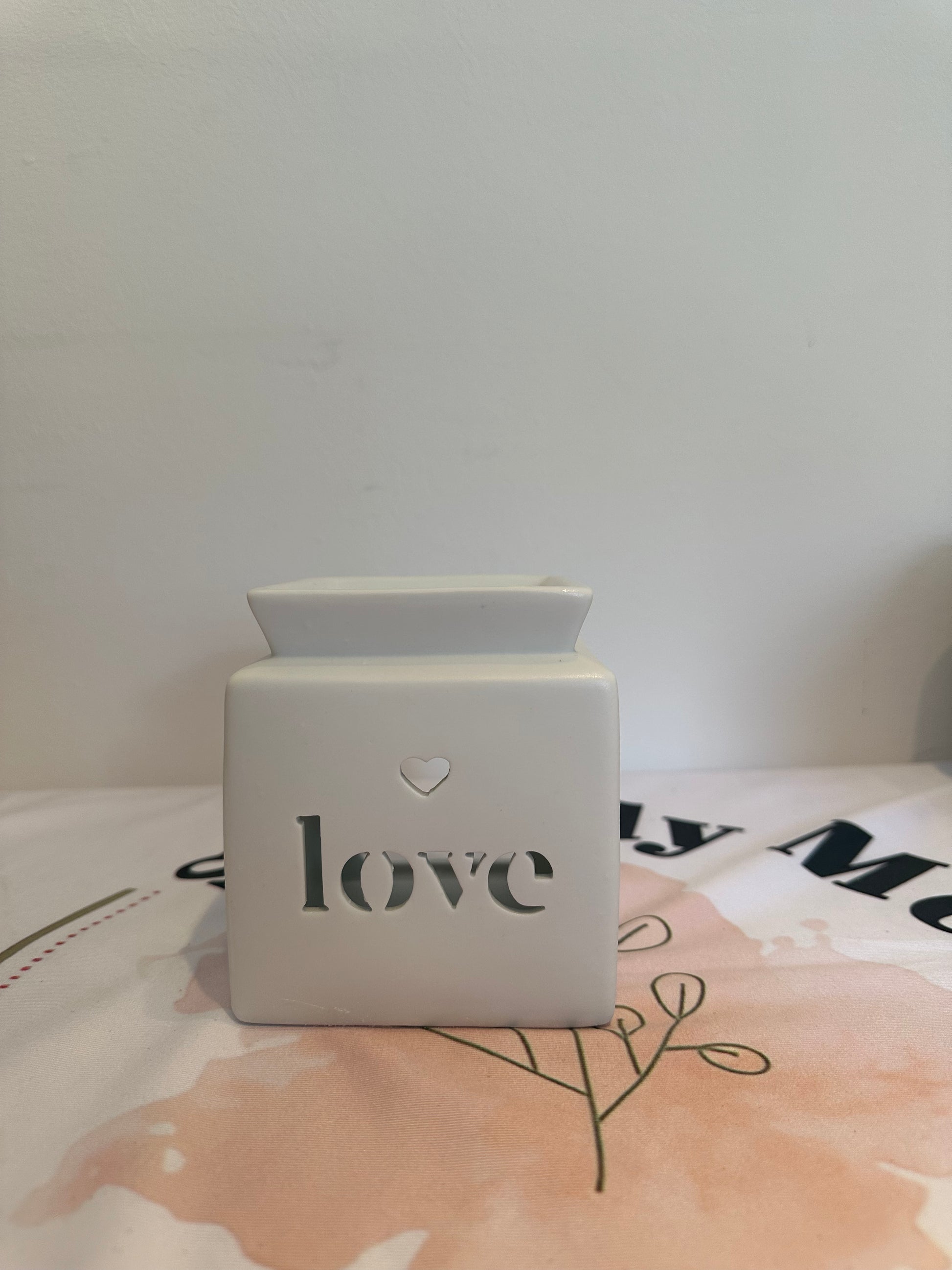 Love Cut Out Wax/Oil Burner - Simply Melted