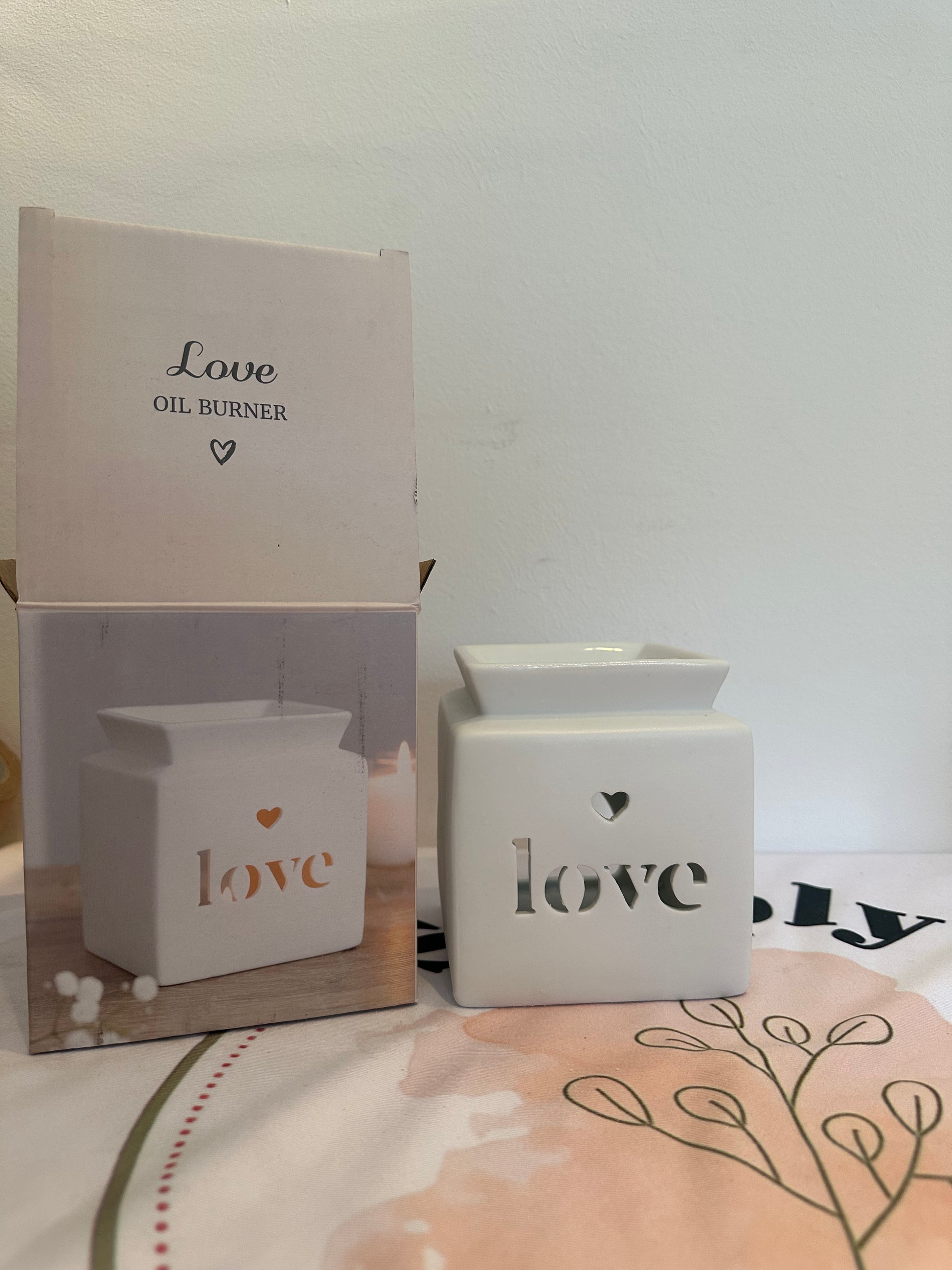 Love Cut Out Wax/Oil Burner - Simply Melted